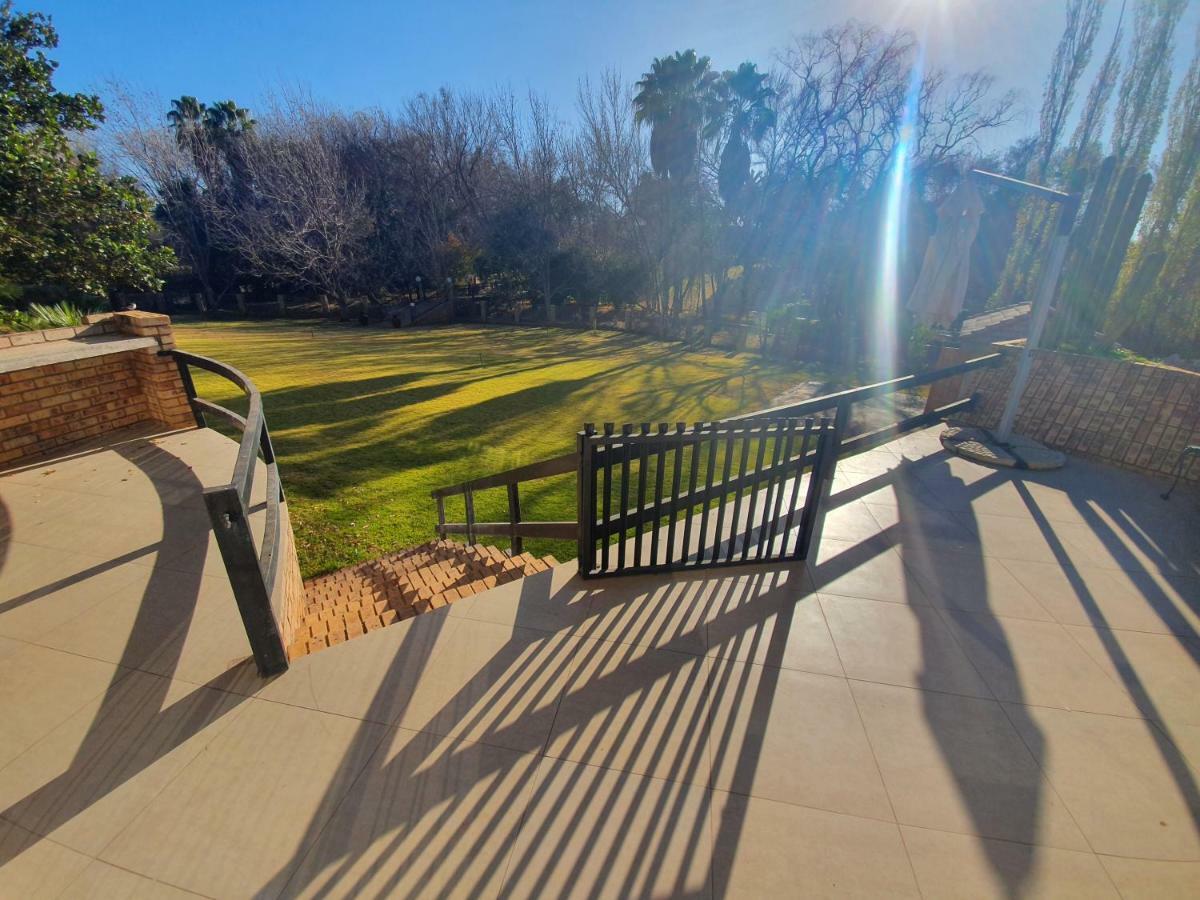 Leach Lodge Kuruman Eksteriør bilde