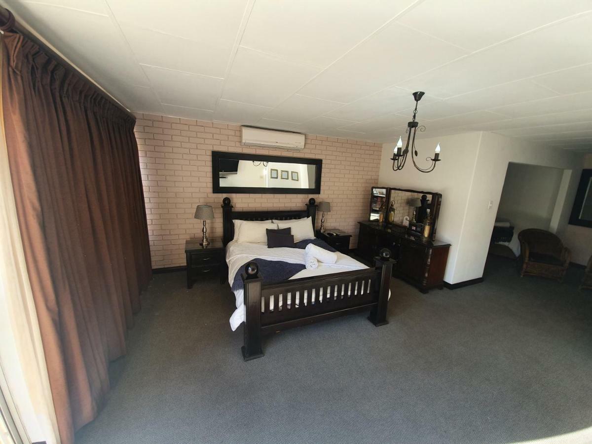 Leach Lodge Kuruman Eksteriør bilde