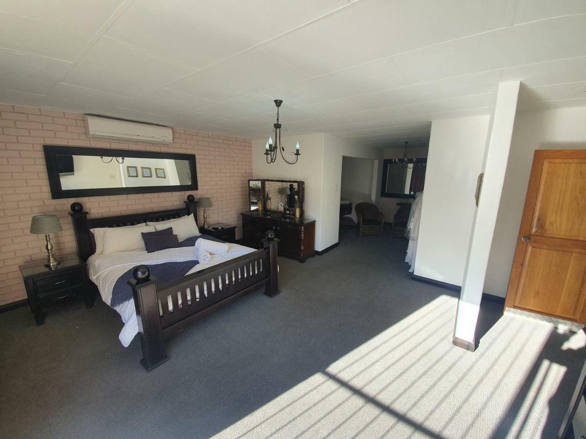 Leach Lodge Kuruman Eksteriør bilde